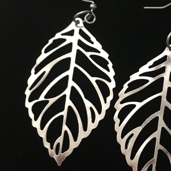 LEAF Earrings Silver Laser Cut Lightweight Silver Tone Drop - Picture 3 of 4